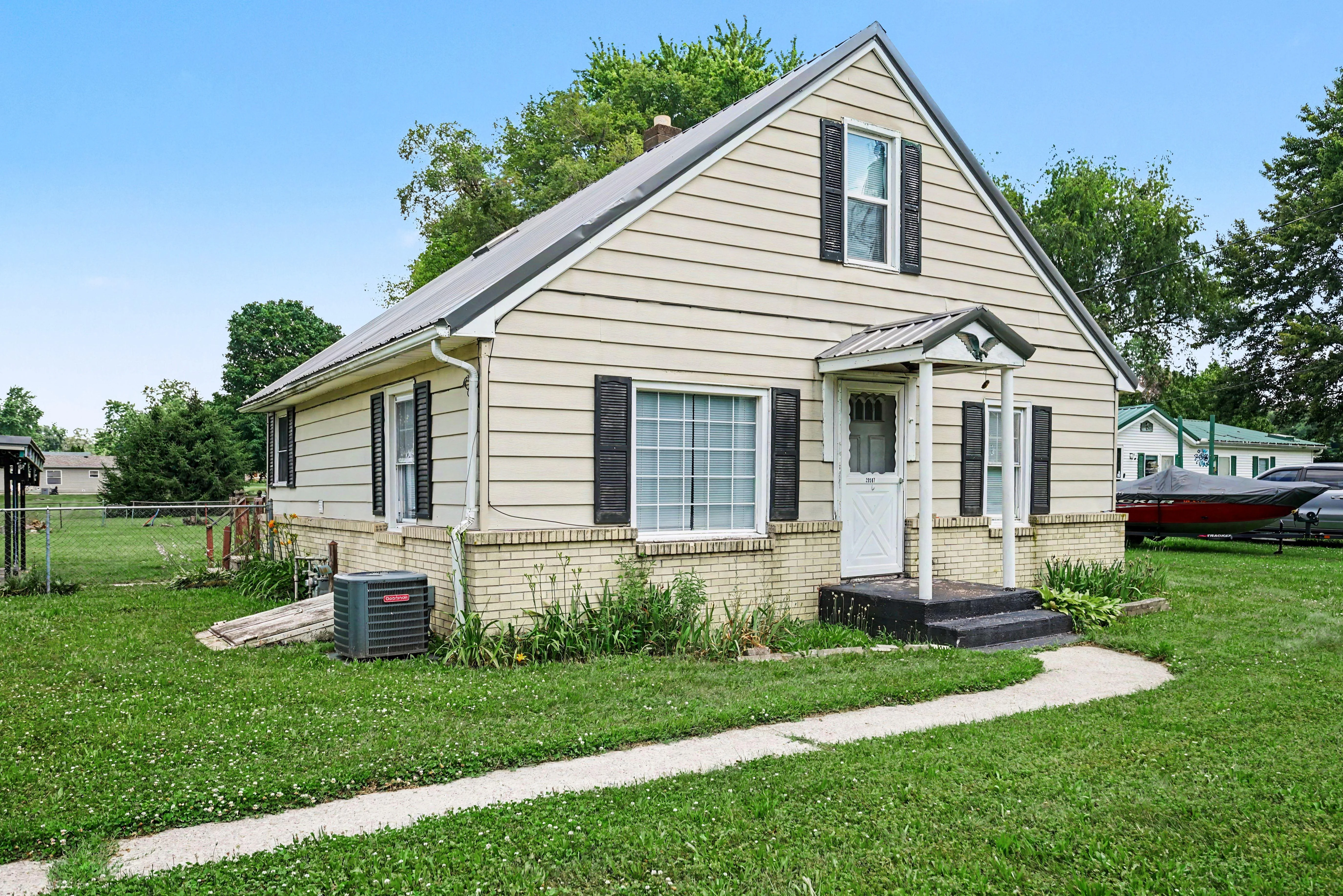 23587 Walnut